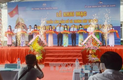 Vernissage de l’exposition «Hoàng Sa-Truong Sa du Vietnam-les preuves juridiques» - ảnh 1